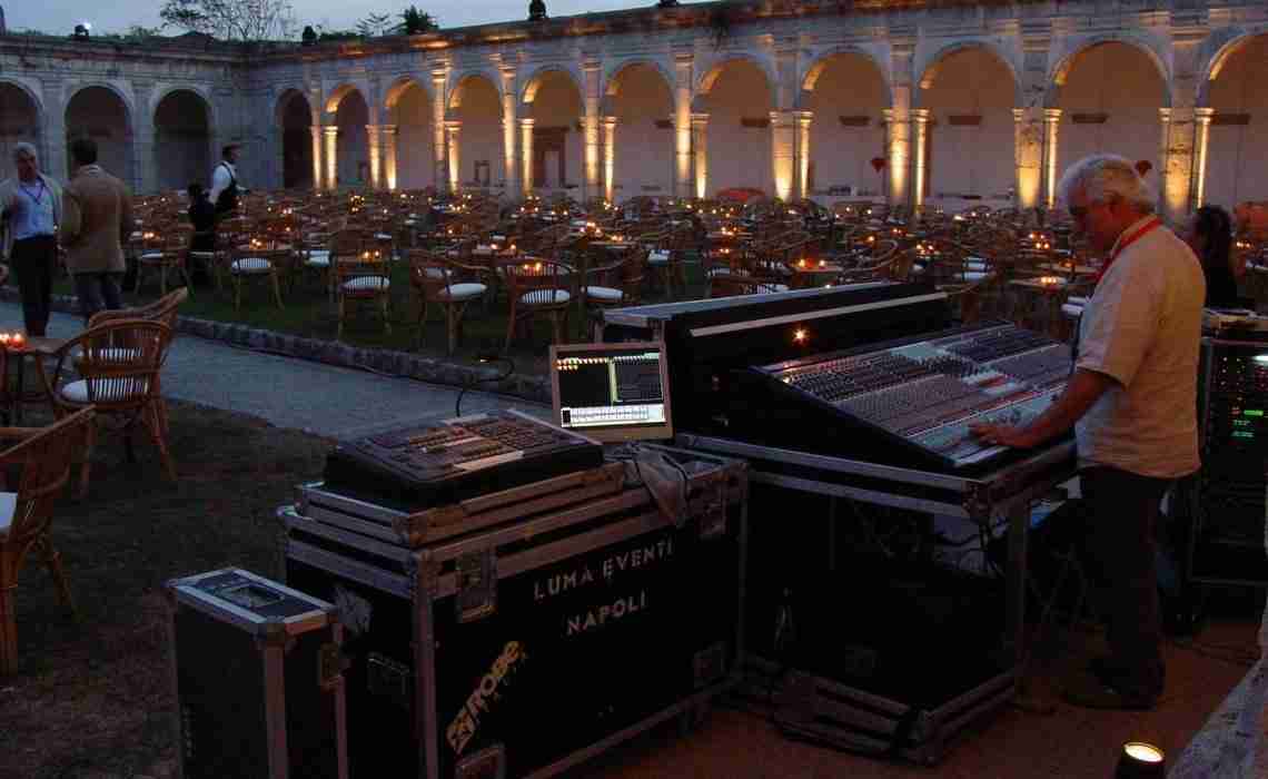 Evento-Unicredit-Certosa-San-Giacomo-con-concerto-di-Mario-Biondi
