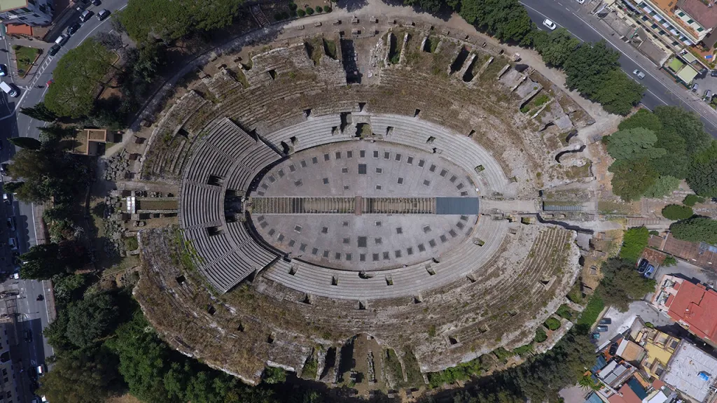 immagine aerea dell'Anfiteatro Flavio di pozzuoli