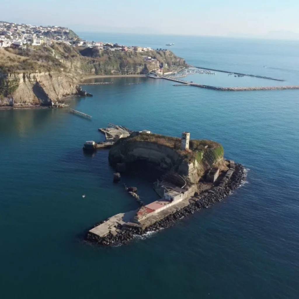 isolotto san martino, isola del golfo di napoli dei campi flegrei