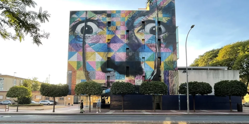 Gaudi murales kobra