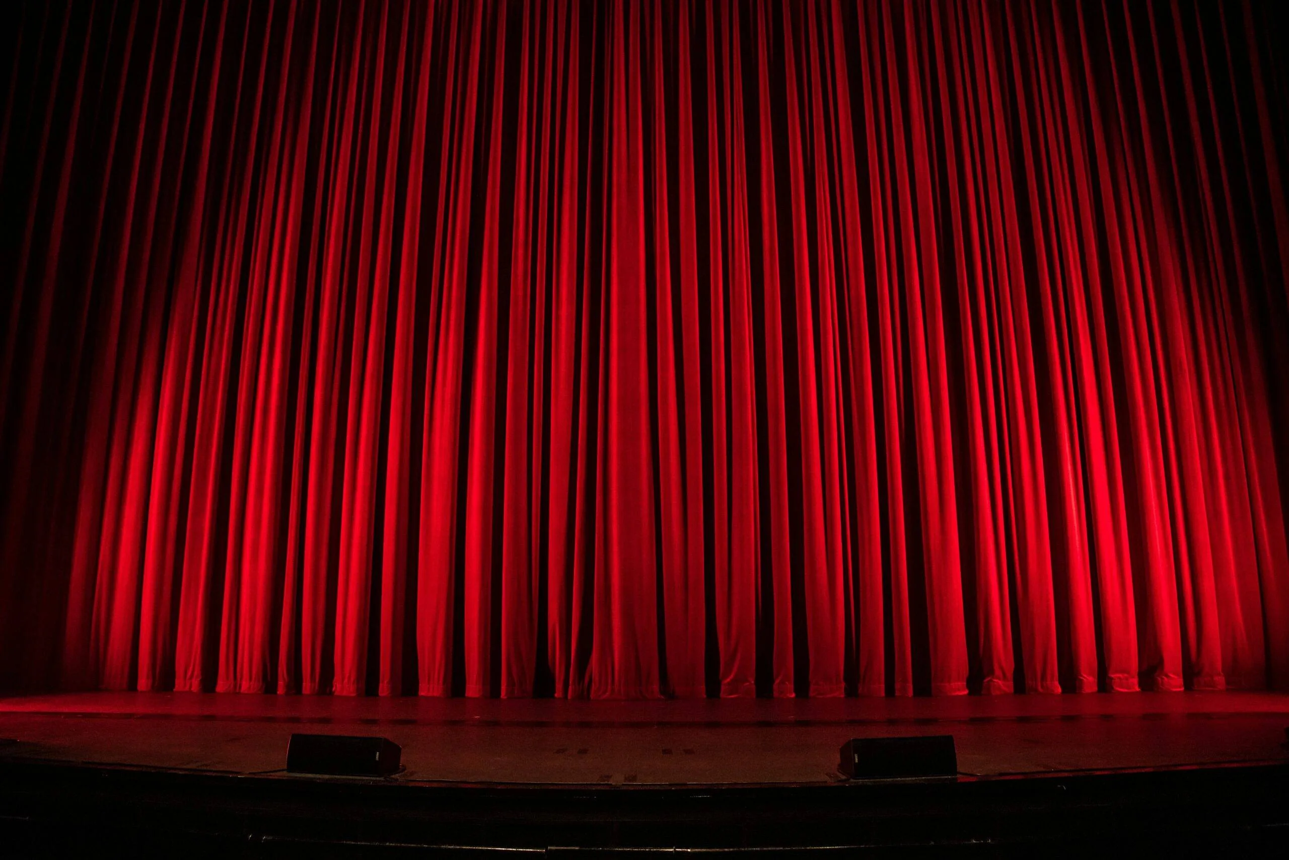 Sipario rosso in teatro