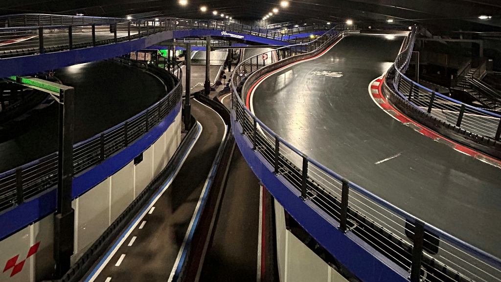 circuito pista go kart indoor per competizioni sportive